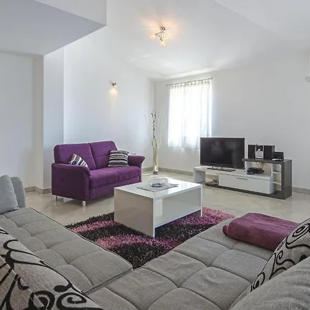 Cozy In Pula With Wifi * Pola