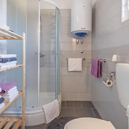 Cozy In Pula With Wifi Pola