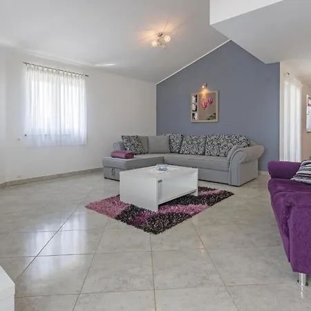 Cozy In Pula With Wifi * 普拉