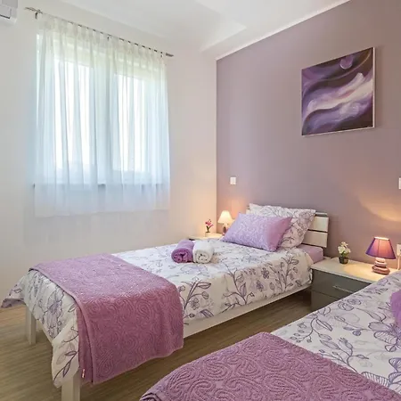 Cozy In Pula With Wifi 度假居 *