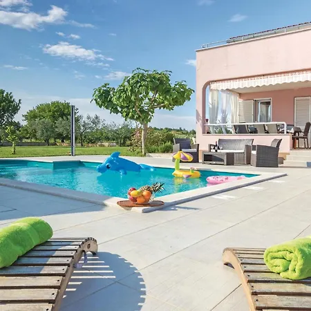 Cozy In Pula With Wifi 普拉