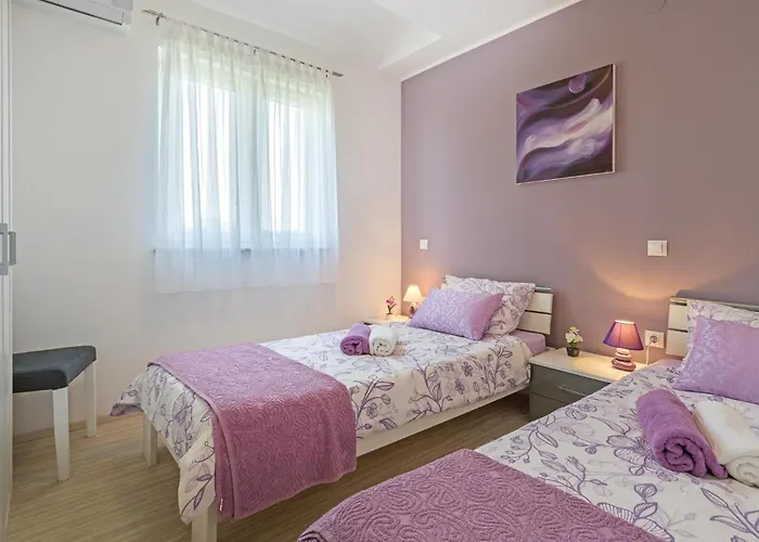 Cozy Home In Pula With Wifi Vikendica *