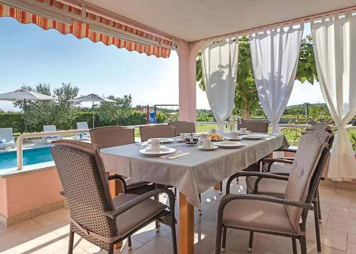 Holiday home Cozy Home In Pula With Wifi *