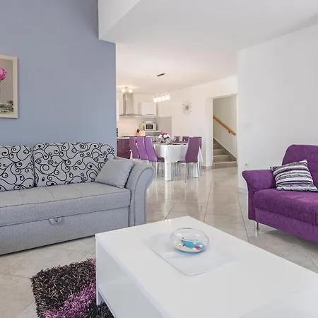 Beautiful Home In Pula