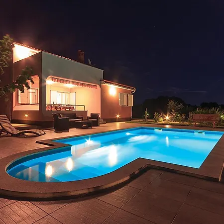 Beautiful Home In Pula *